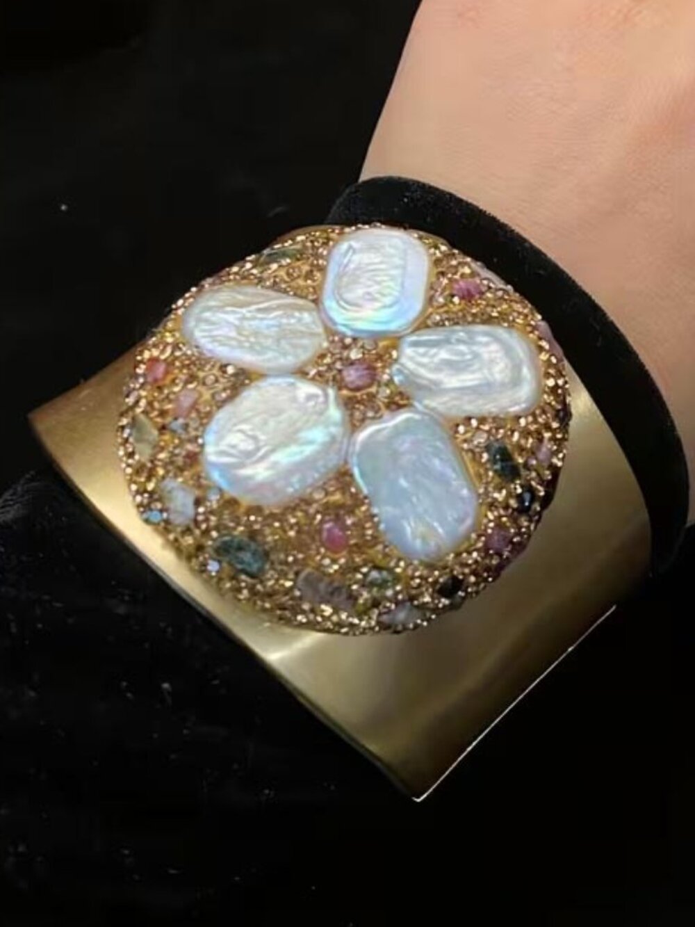 DRAMATIC FAUX PERLS IN GOLDEN SAND BEACH RICHE RIVIERA CLAMPER BRACELET N
